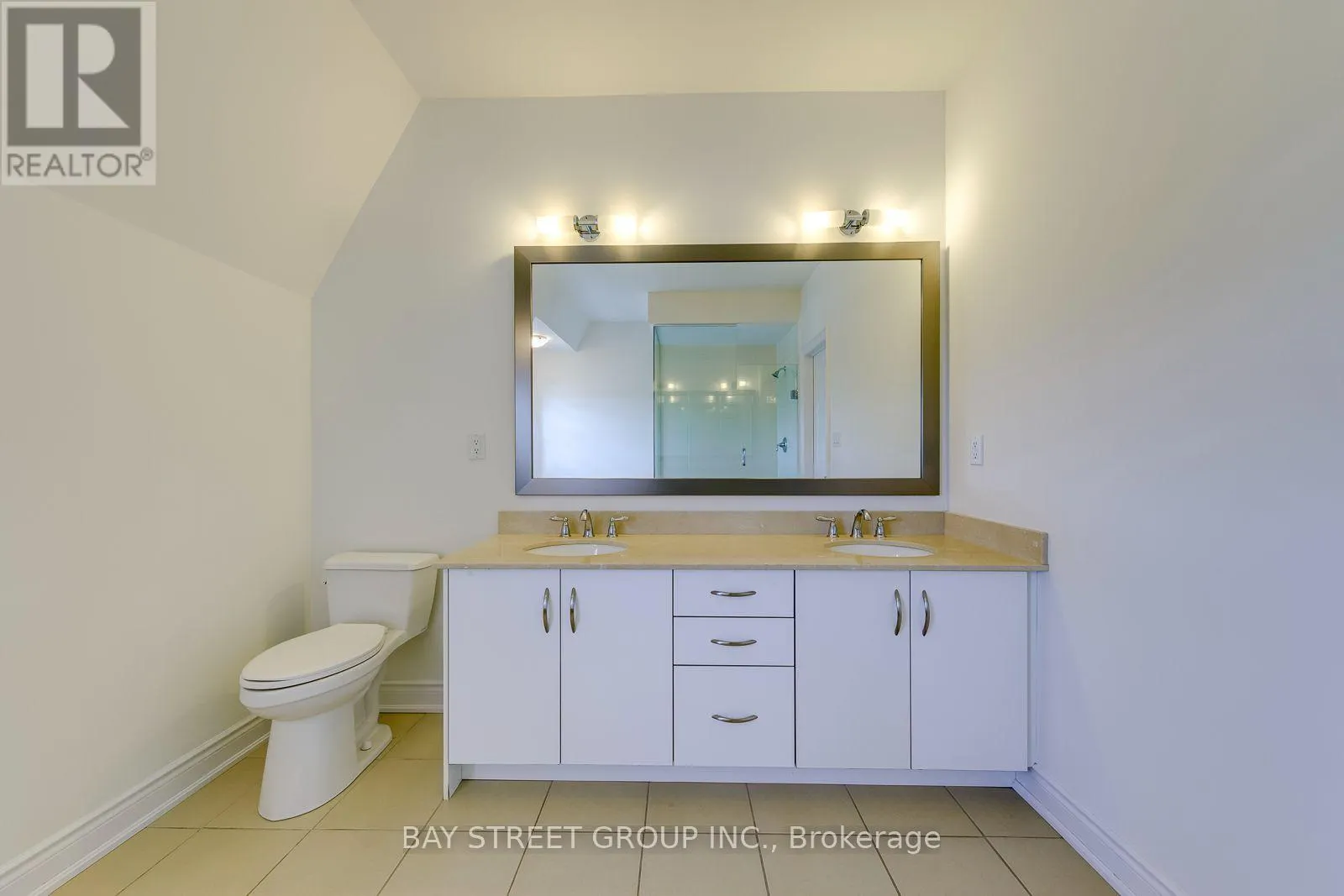 #14 - 2172 TRAFALGAR ROAD