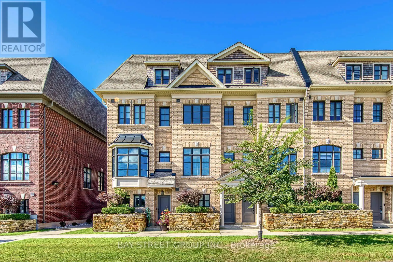 #14 - 2172 TRAFALGAR ROAD