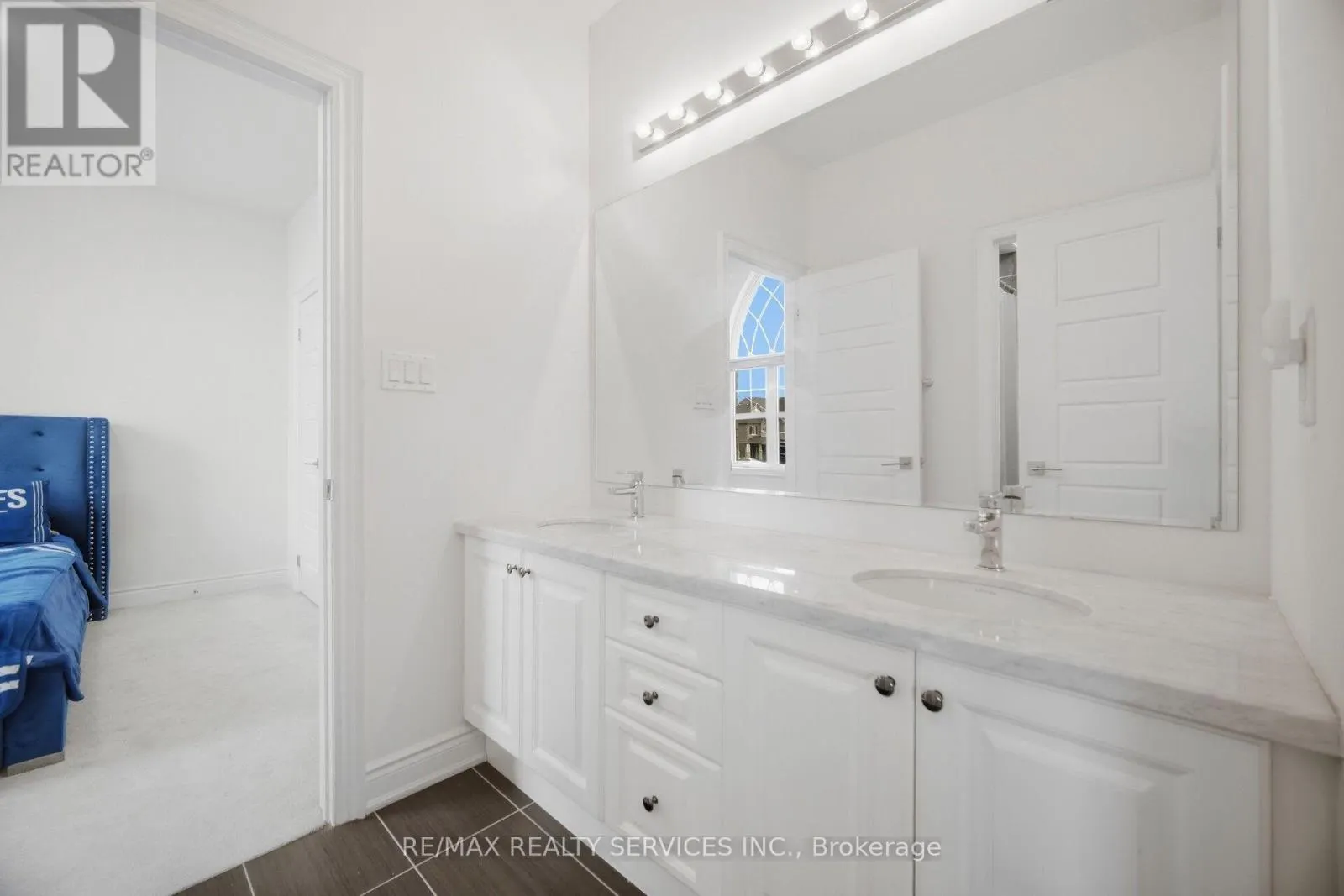 70 ROYAL FERN CRESCENT