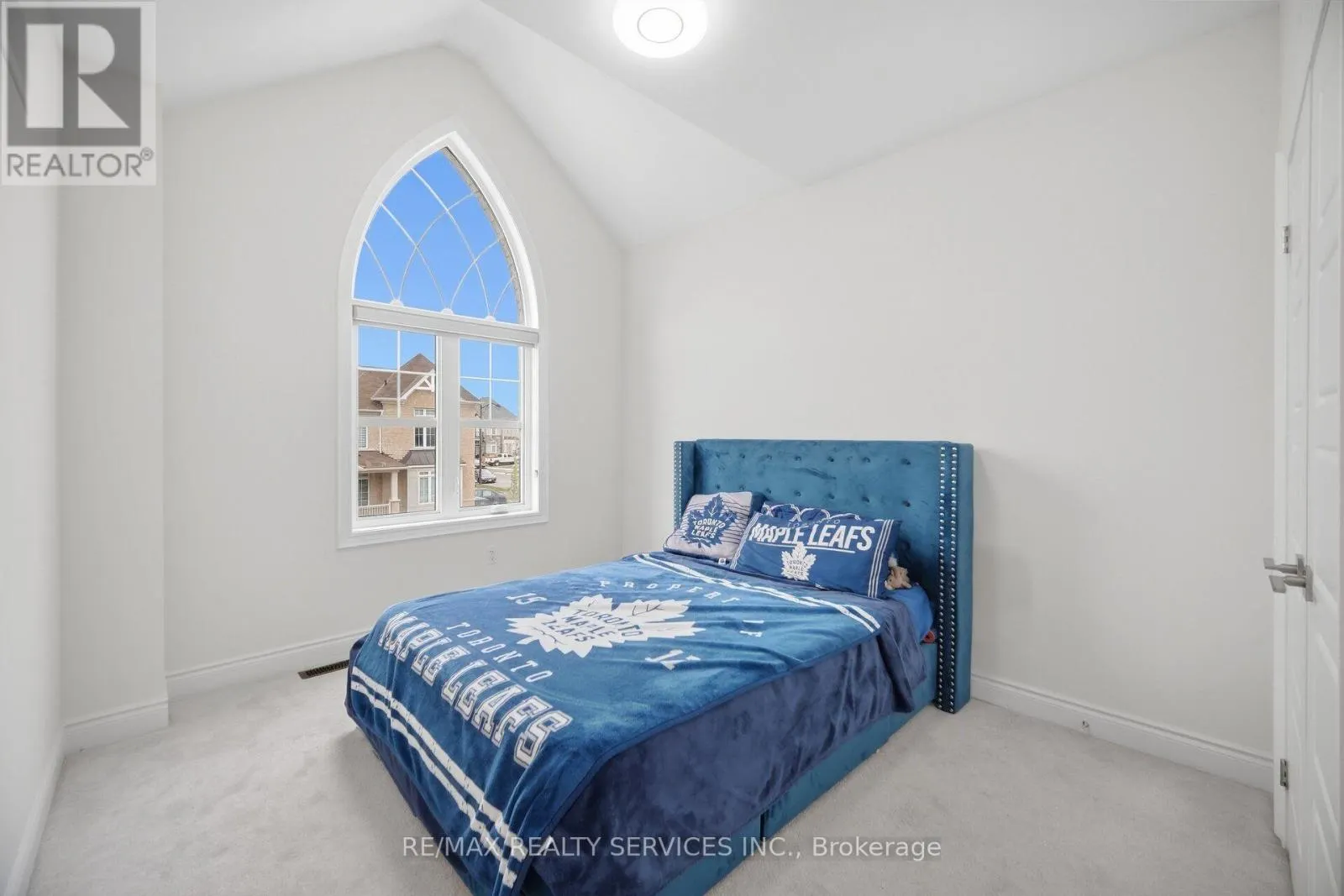 70 ROYAL FERN CRESCENT