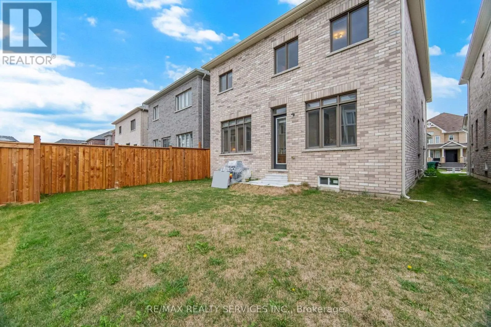 70 ROYAL FERN CRESCENT