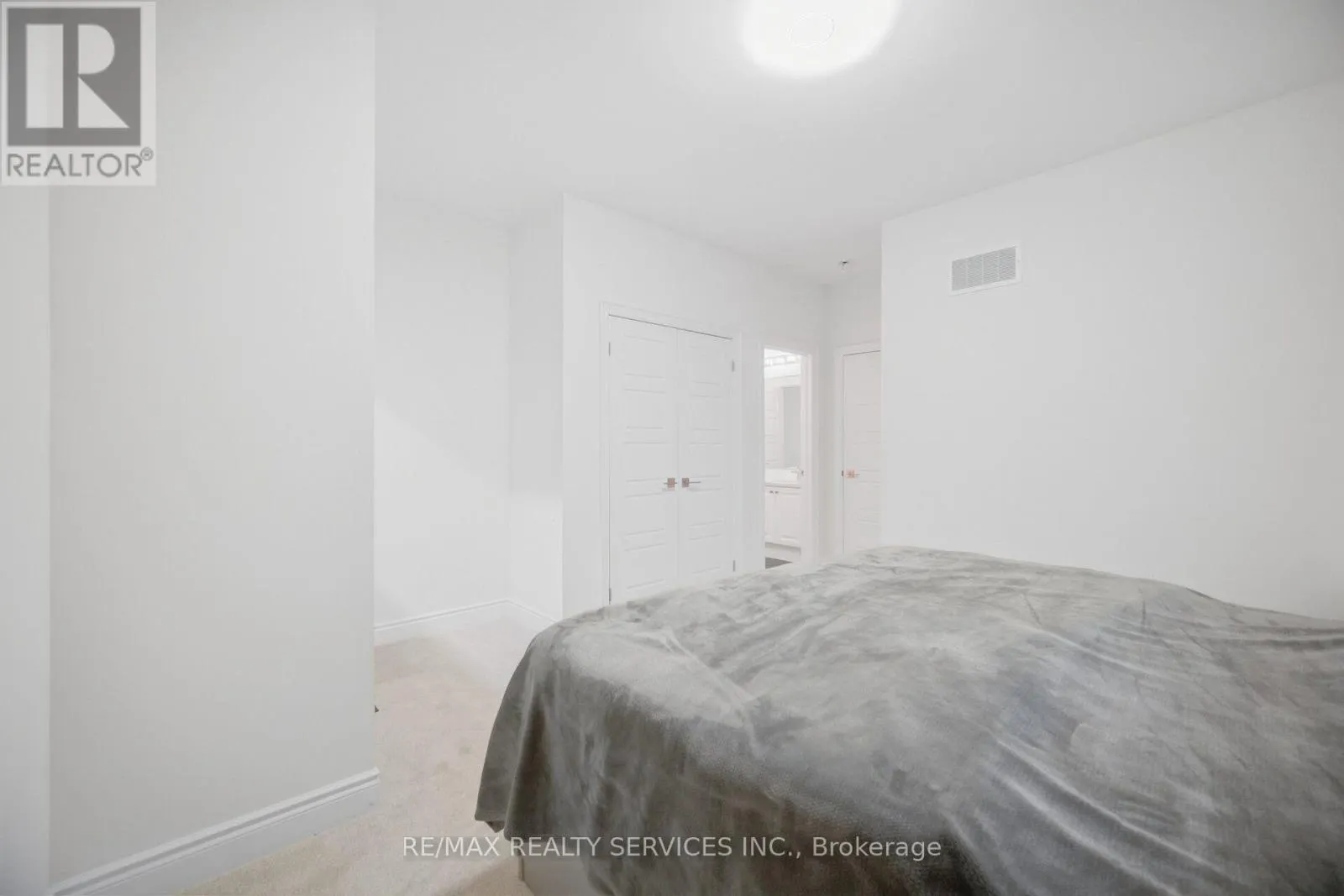 70 ROYAL FERN CRESCENT