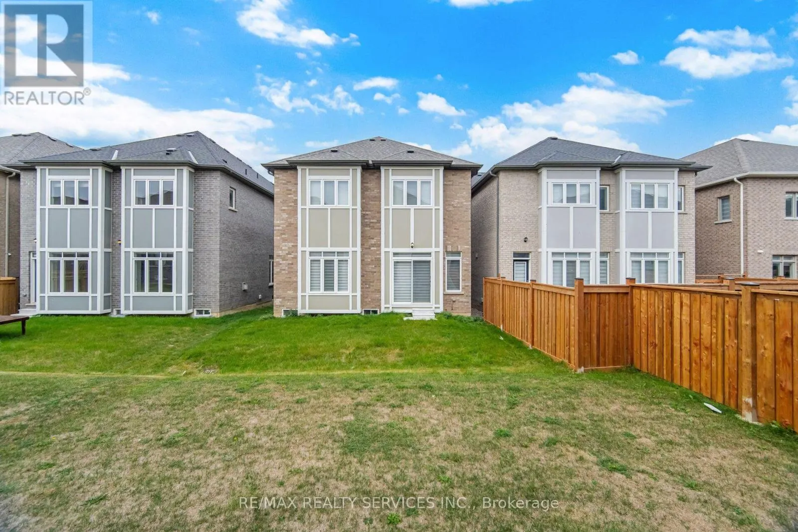 70 ROYAL FERN CRESCENT