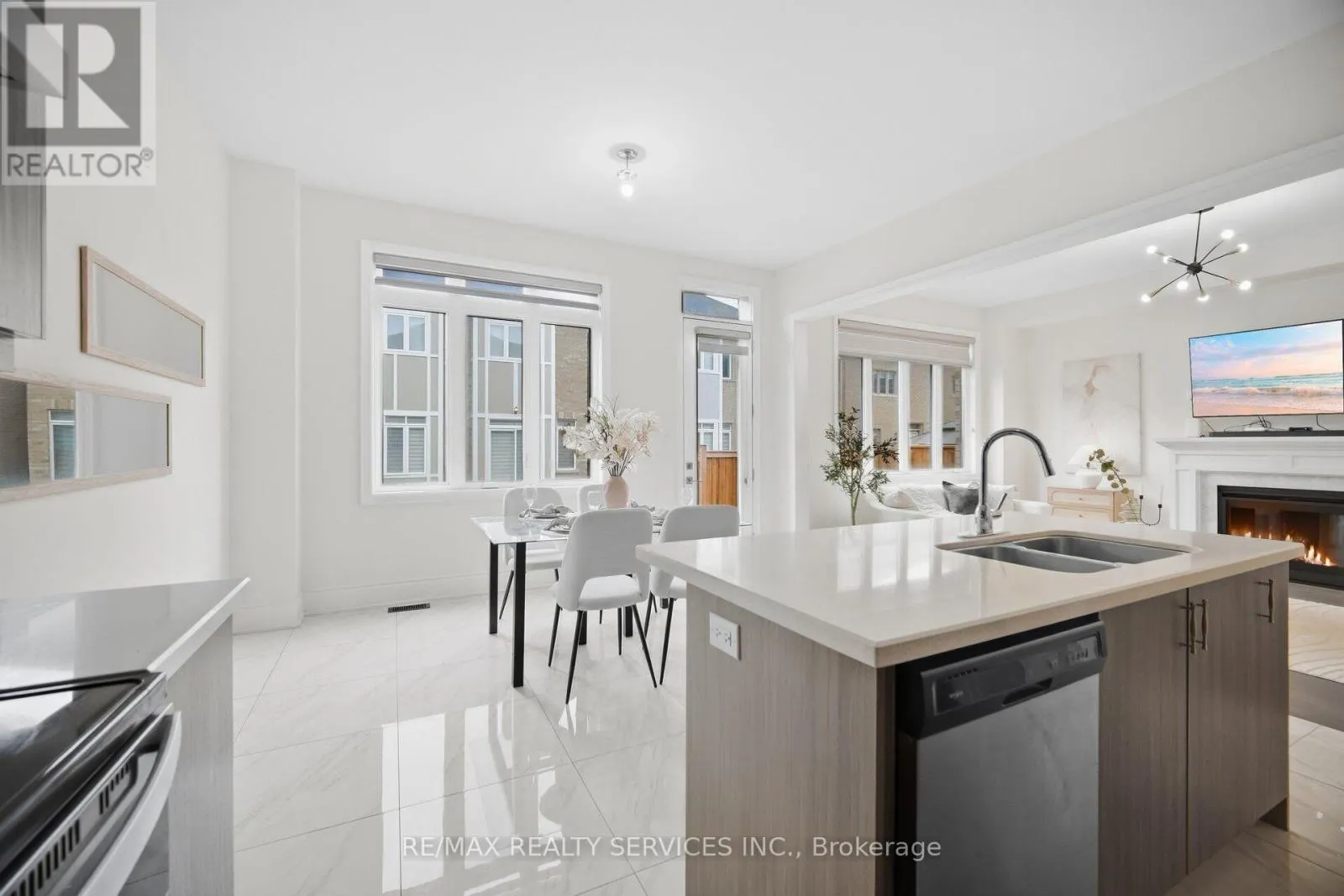 70 ROYAL FERN CRESCENT