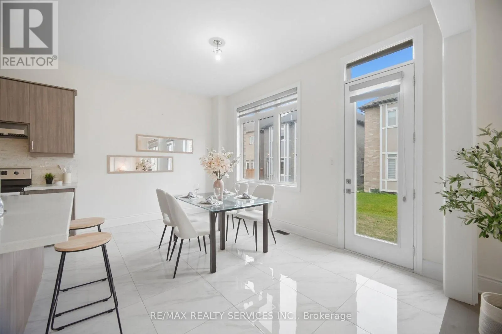 70 ROYAL FERN CRESCENT