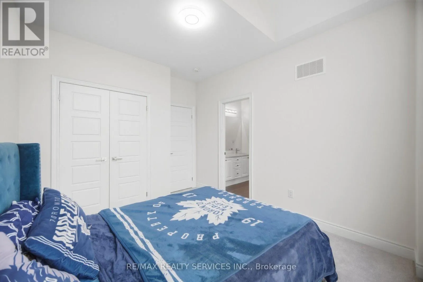 70 ROYAL FERN CRESCENT
