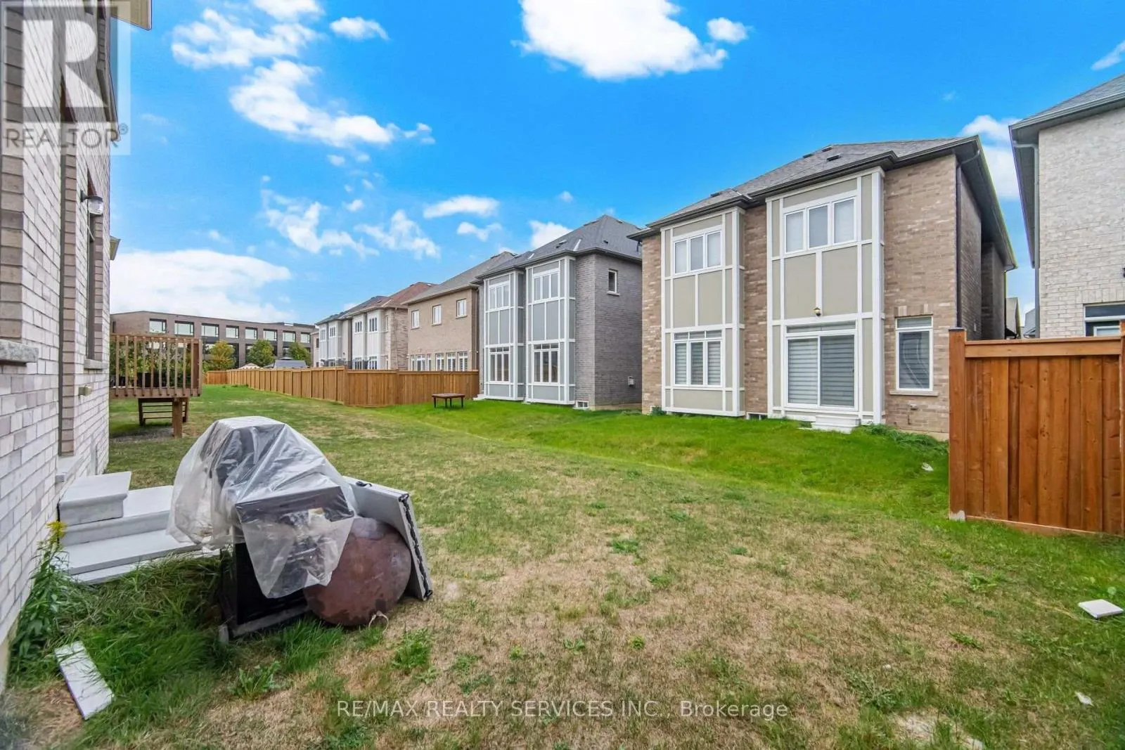 70 ROYAL FERN CRESCENT