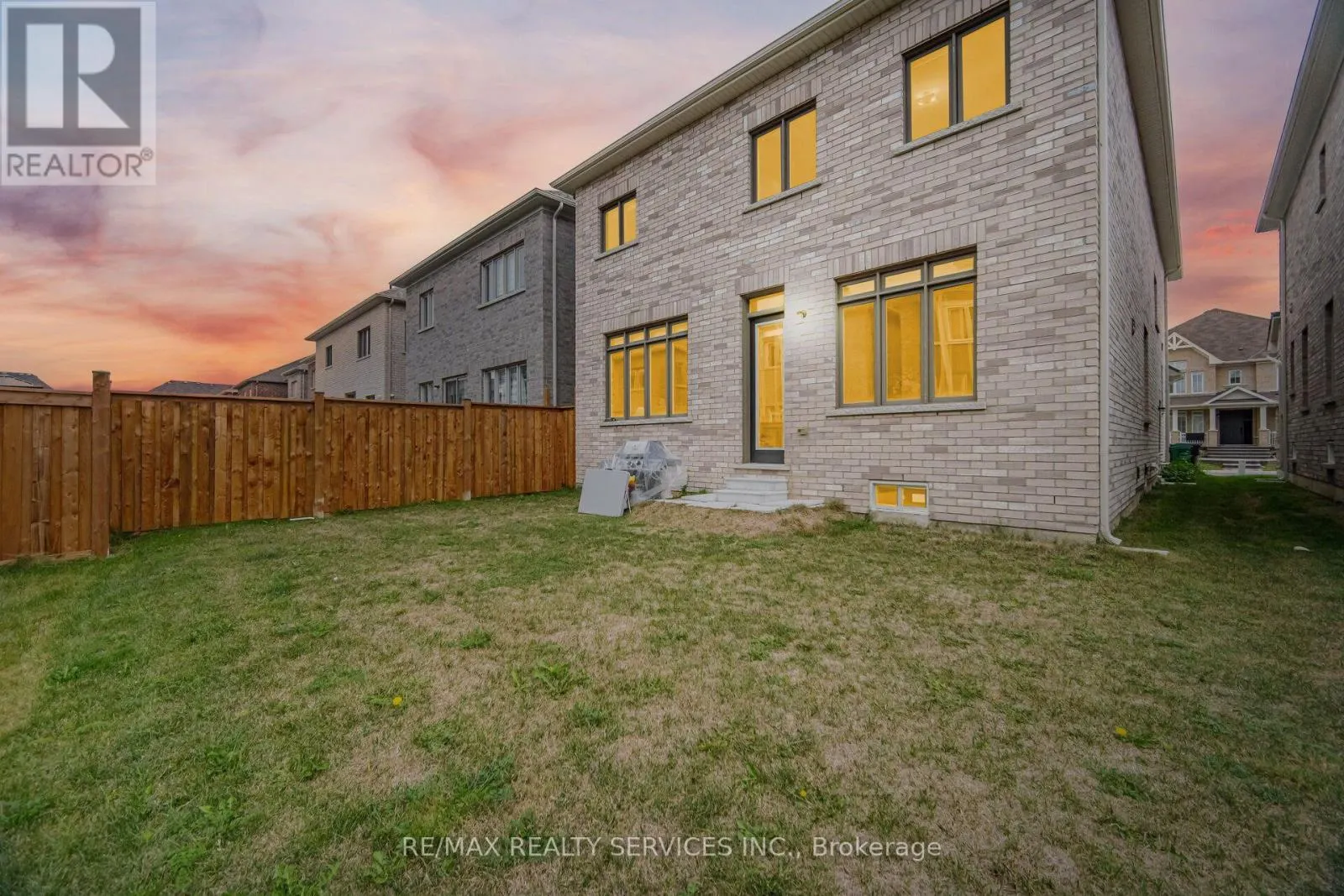 70 ROYAL FERN CRESCENT