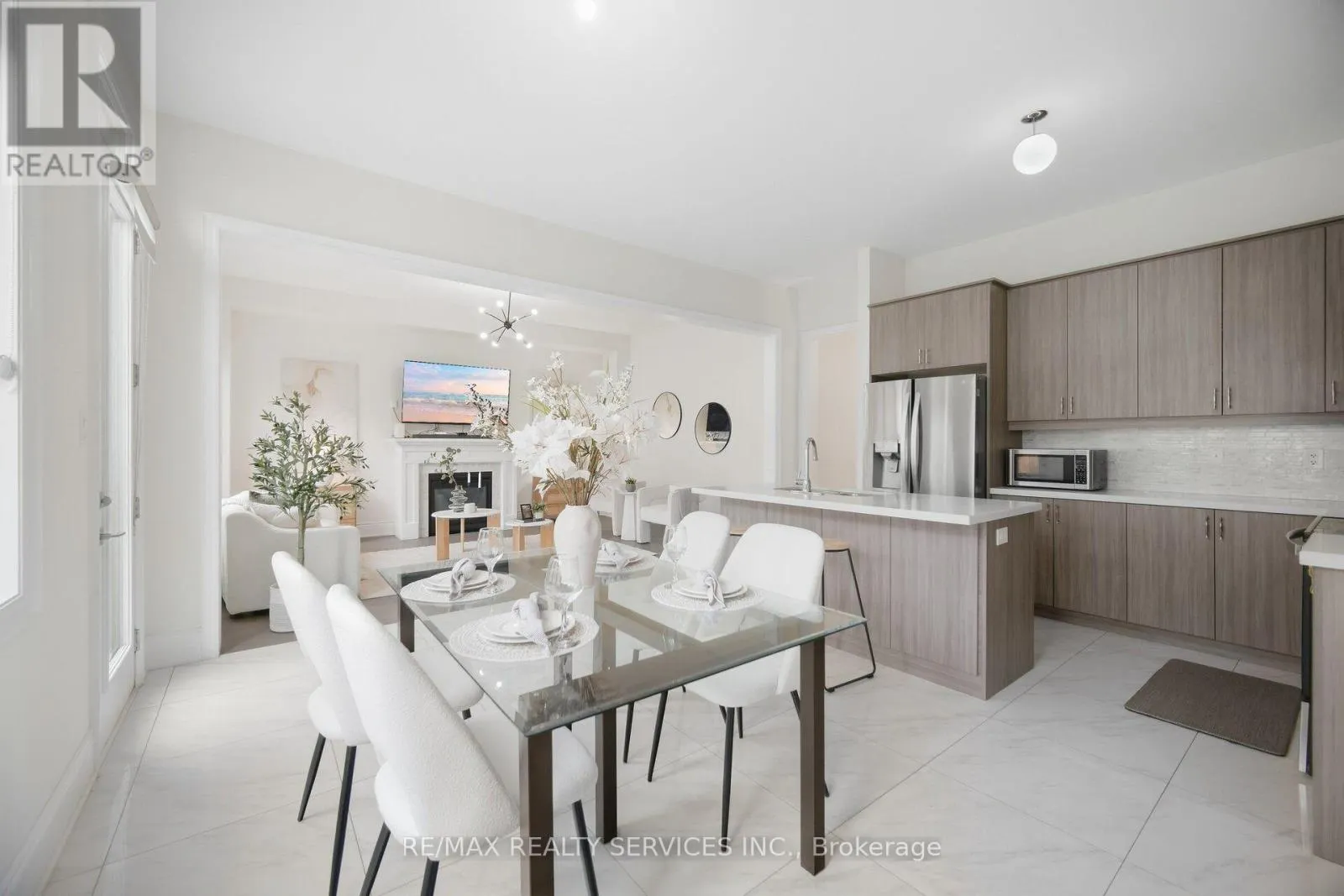 70 ROYAL FERN CRESCENT