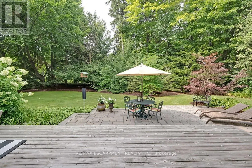 7 COLONIAL CRESCENT