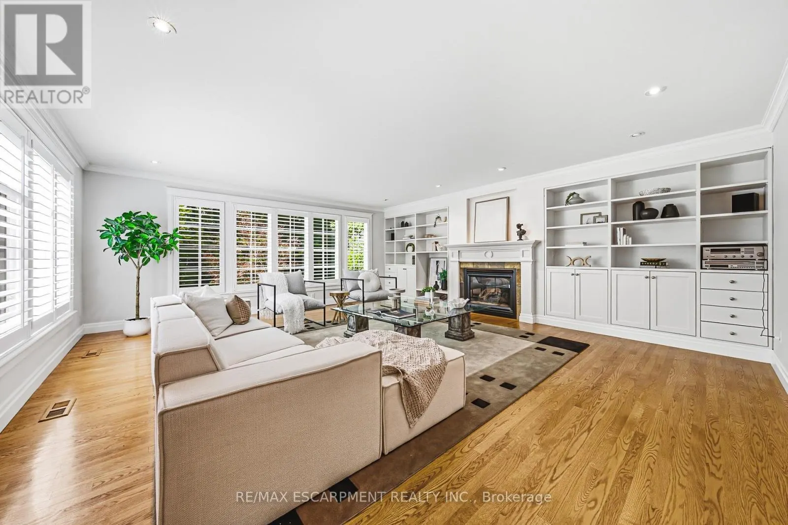7 COLONIAL CRESCENT