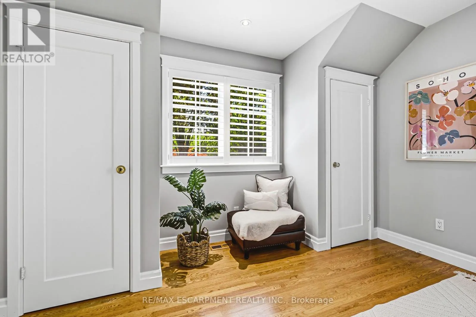 7 COLONIAL CRESCENT