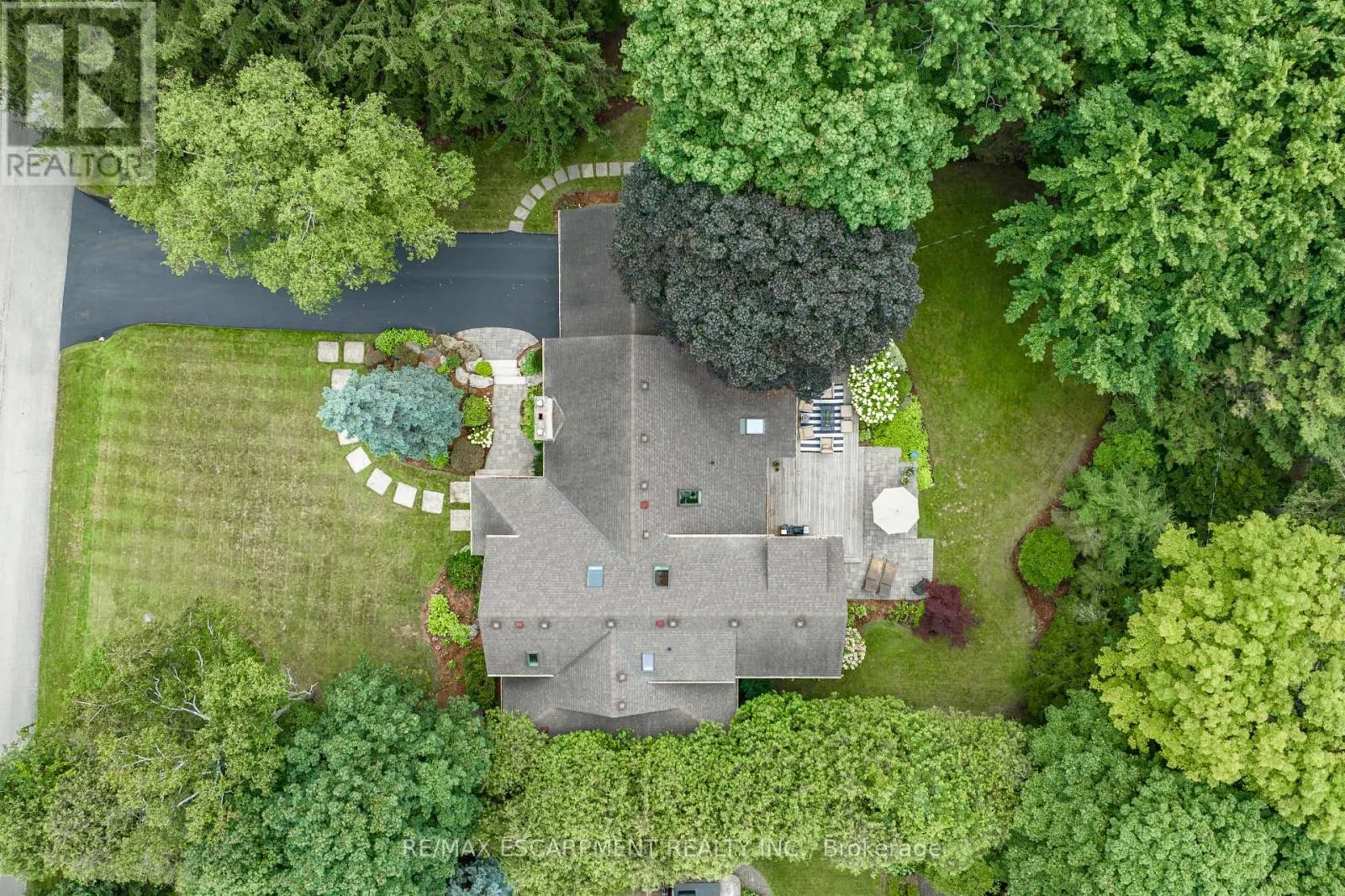 7 COLONIAL CRESCENT