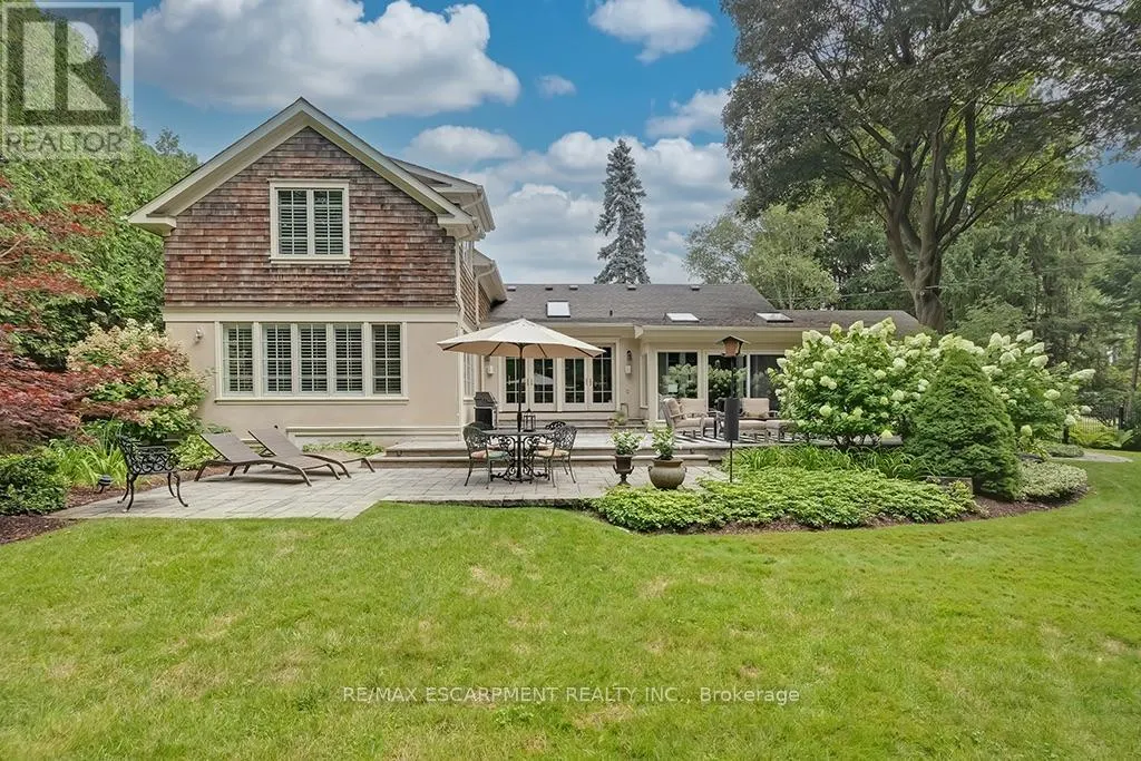7 COLONIAL CRESCENT