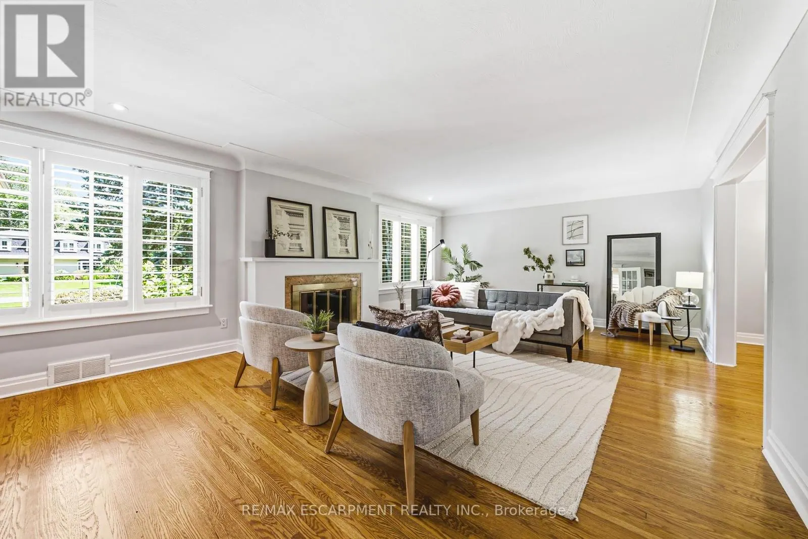 7 COLONIAL CRESCENT