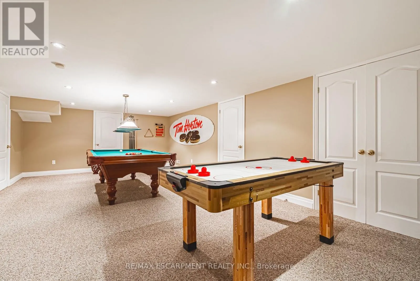 7 COLONIAL CRESCENT