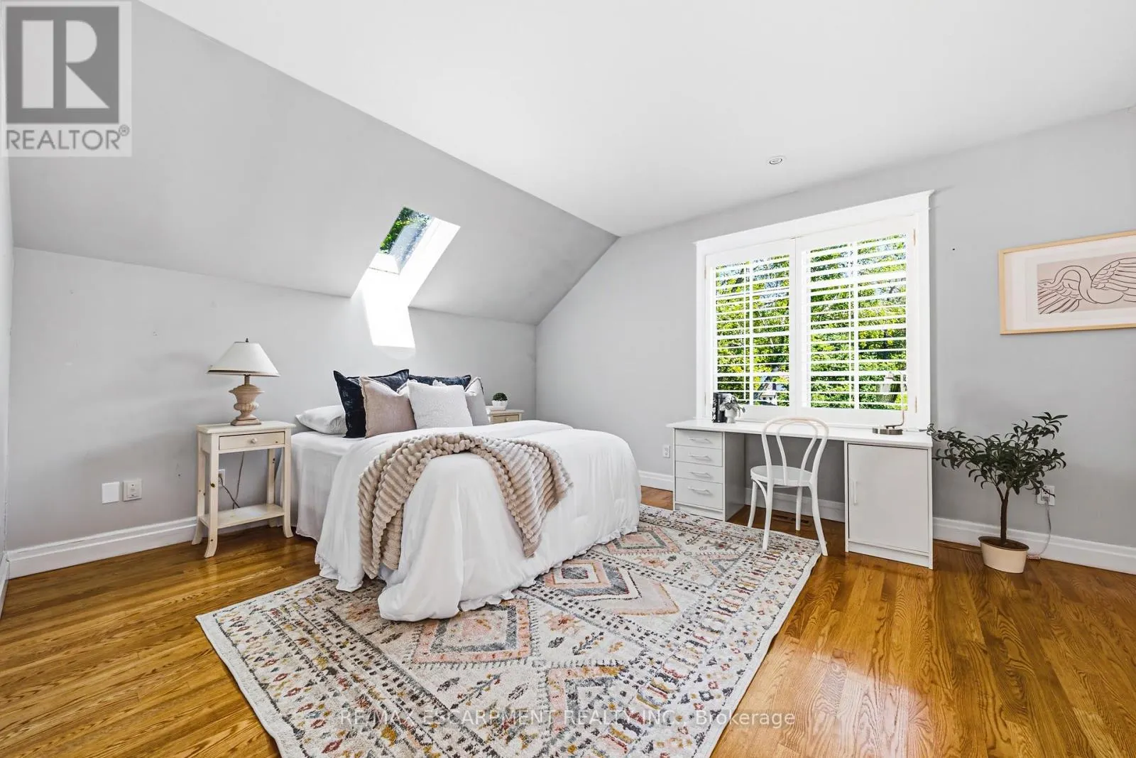 7 COLONIAL CRESCENT