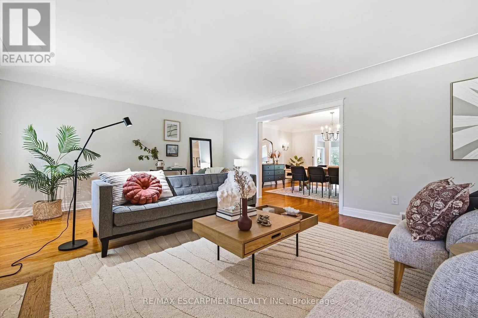7 COLONIAL CRESCENT