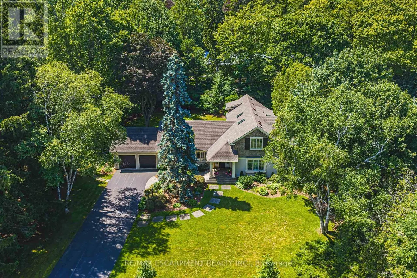 7 COLONIAL CRESCENT