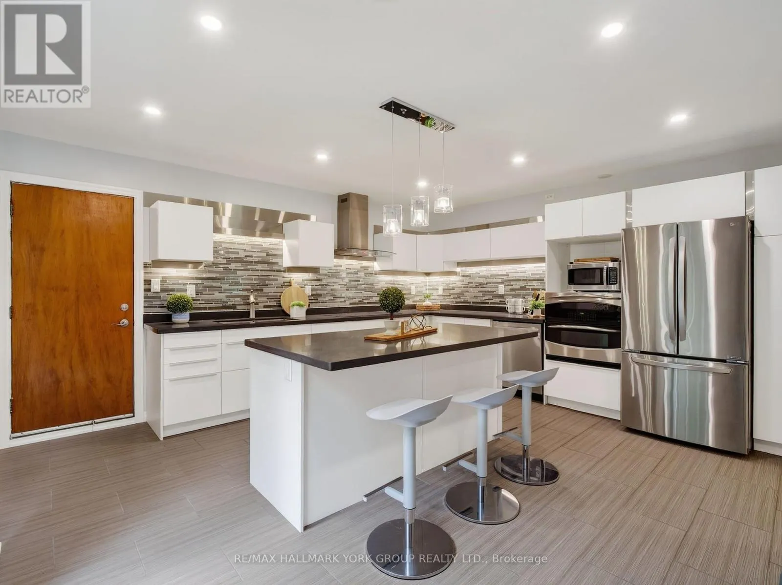 21 BIRCHVIEW DRIVE