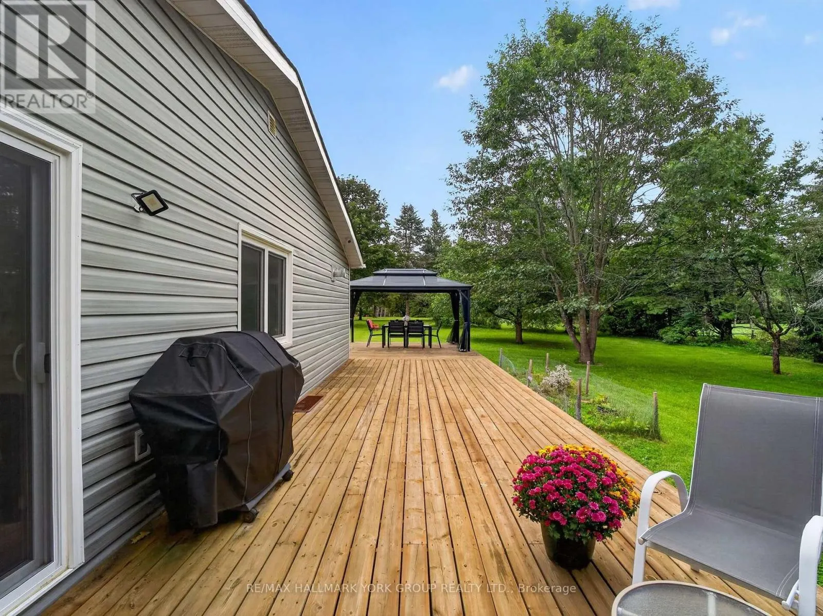 21 BIRCHVIEW DRIVE