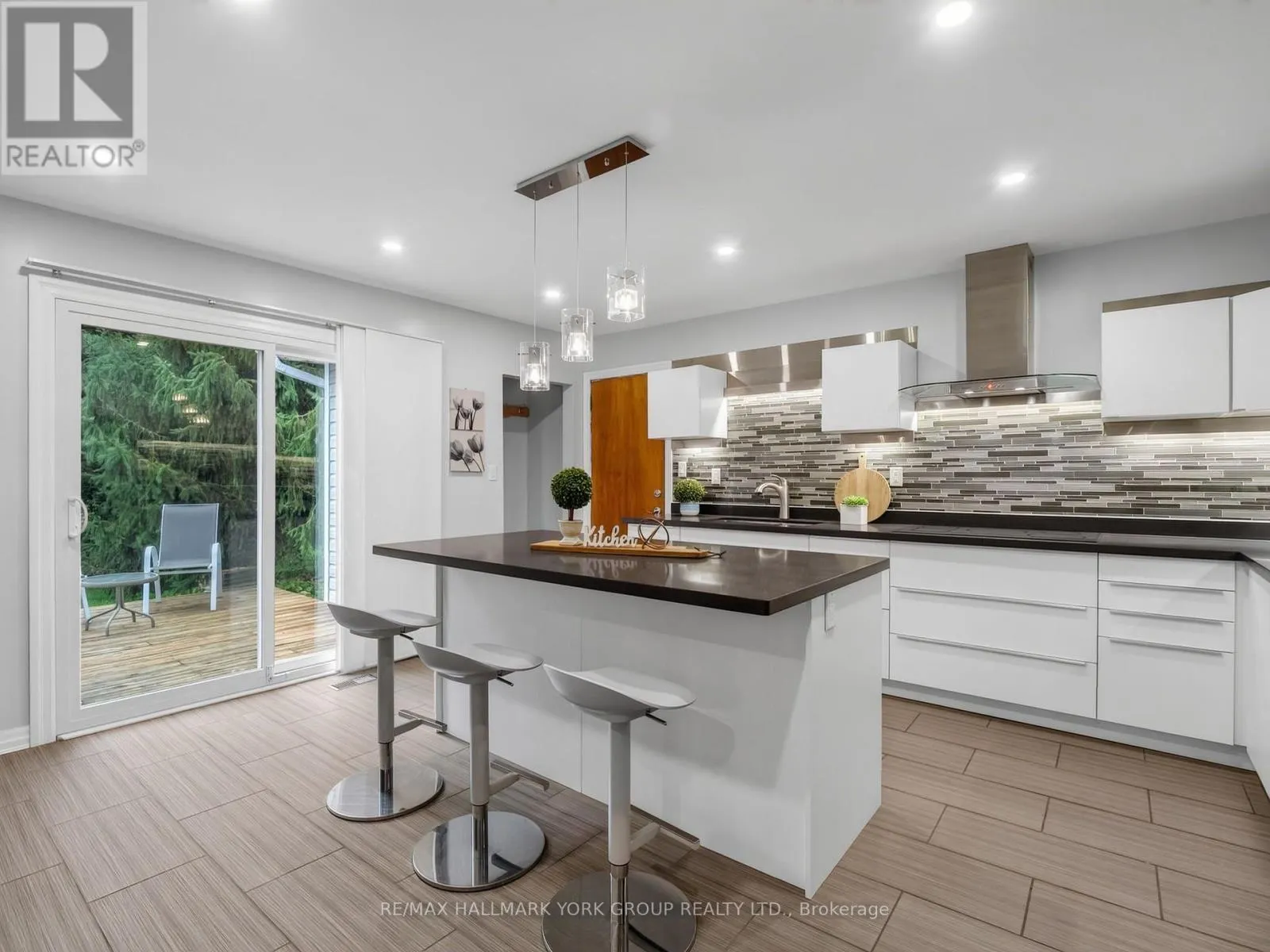 21 BIRCHVIEW DRIVE