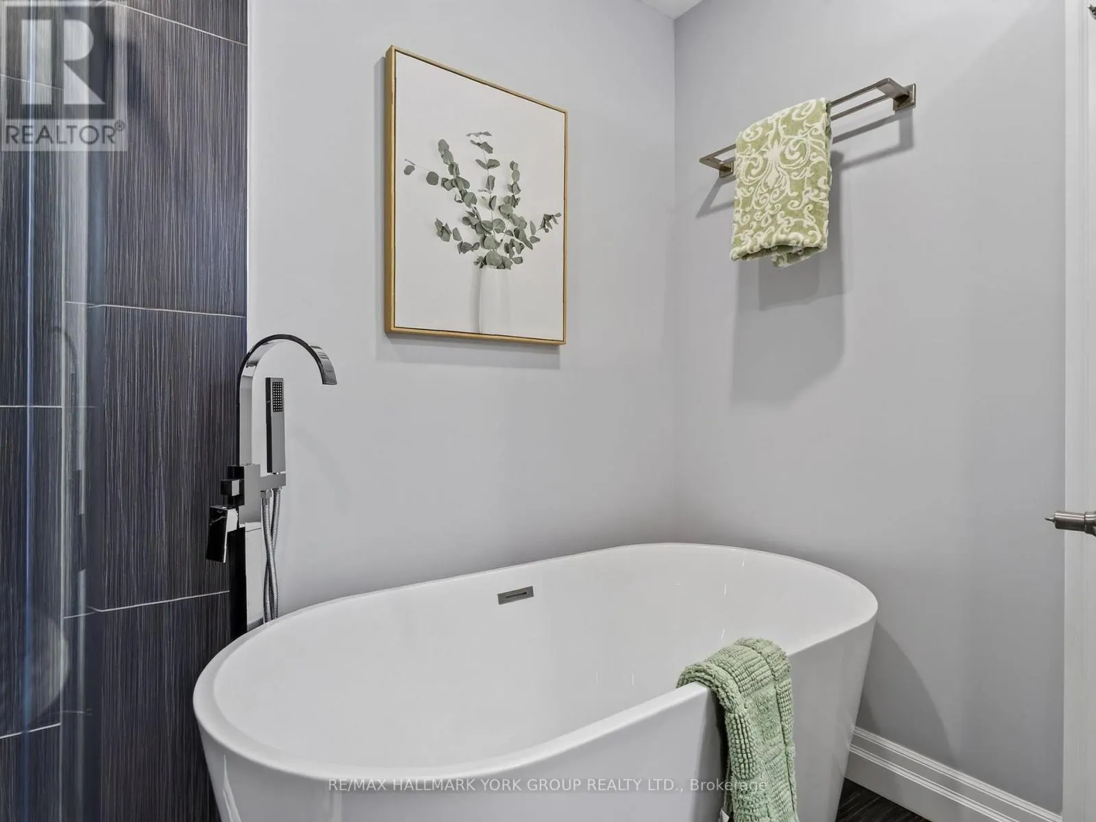 21 BIRCHVIEW DRIVE