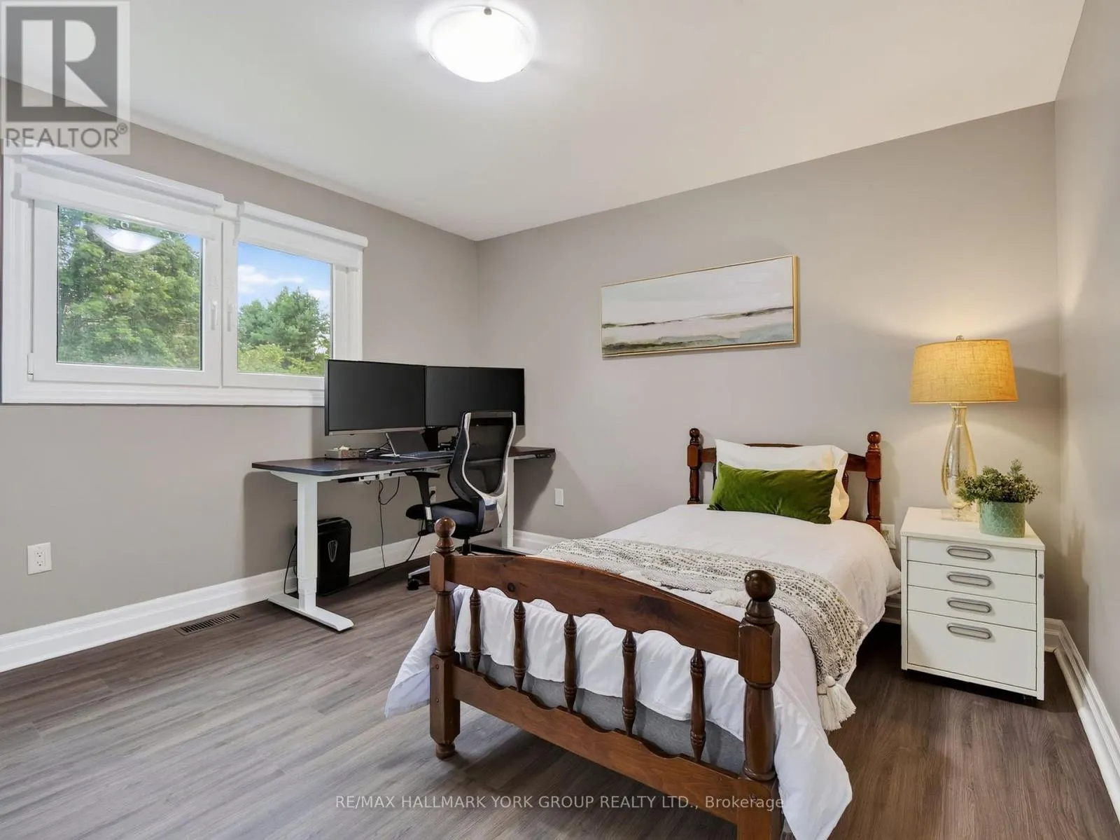 21 BIRCHVIEW DRIVE