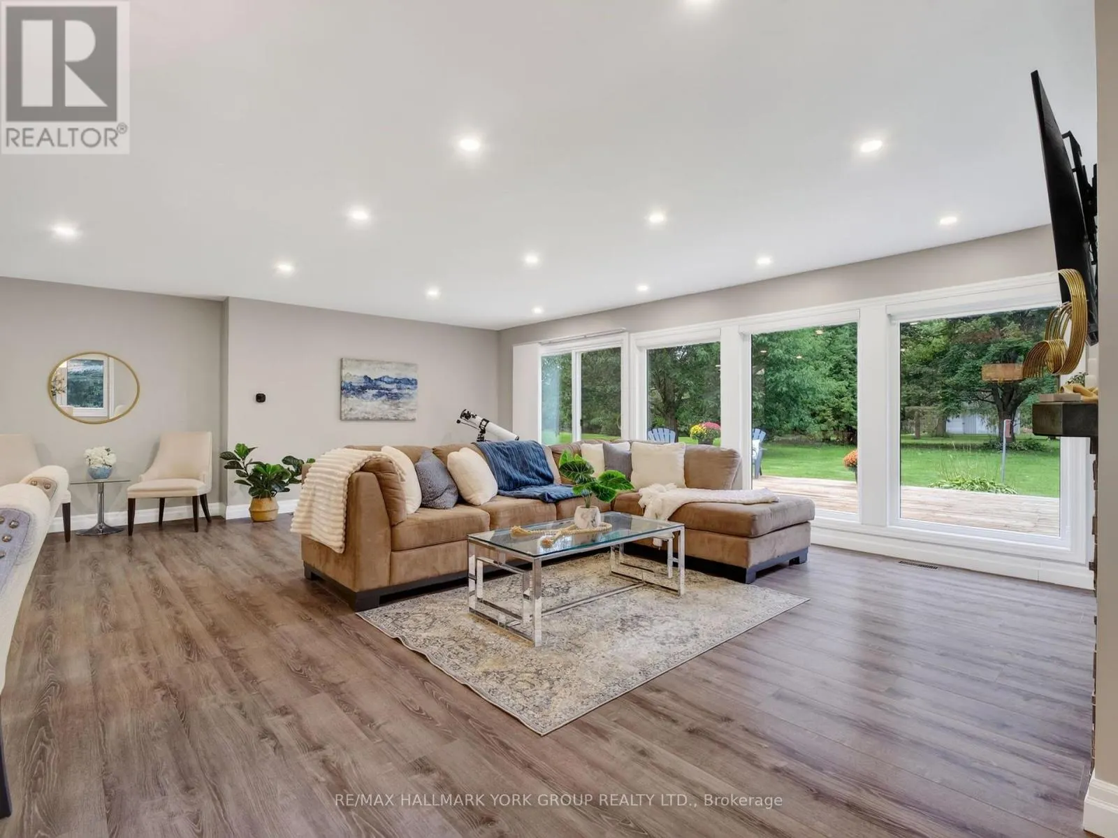 21 BIRCHVIEW DRIVE