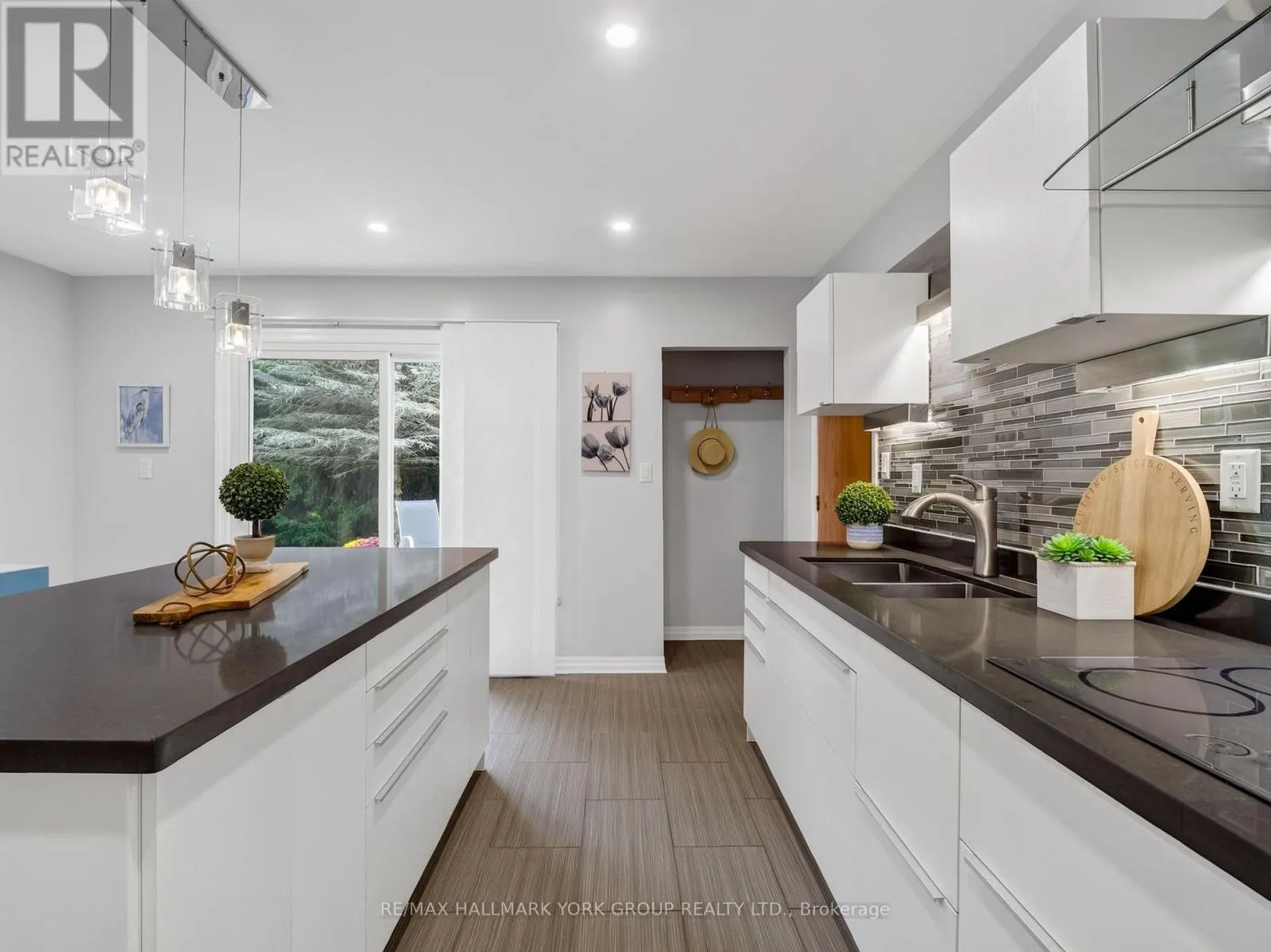 21 BIRCHVIEW DRIVE