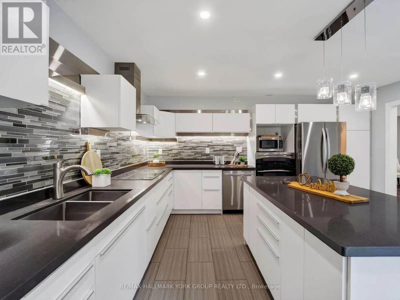 21 BIRCHVIEW DRIVE