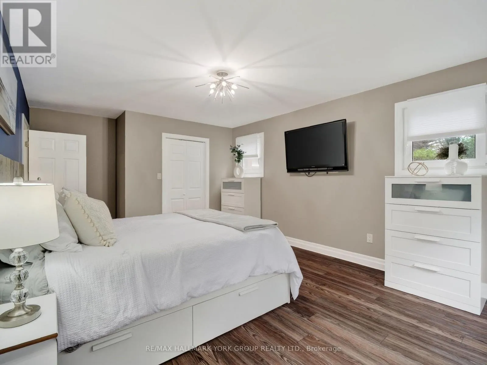 21 BIRCHVIEW DRIVE