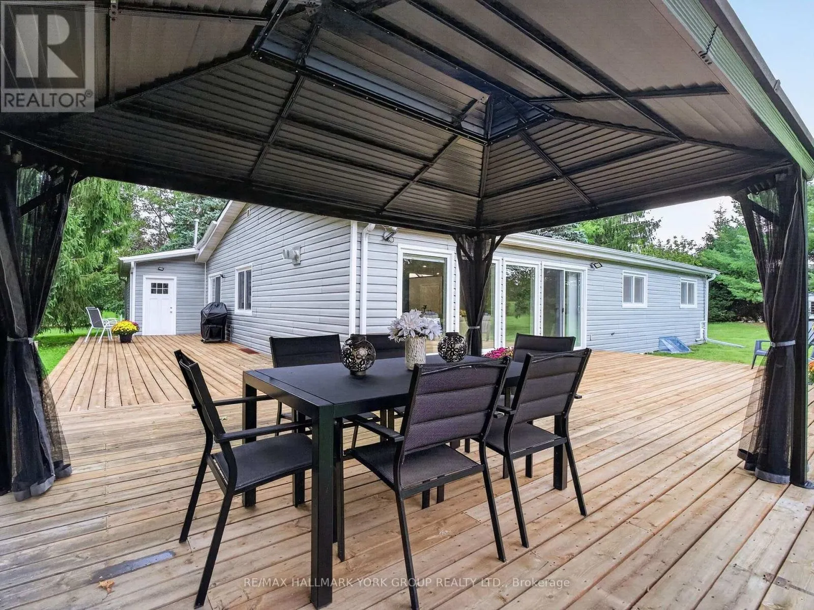 21 BIRCHVIEW DRIVE