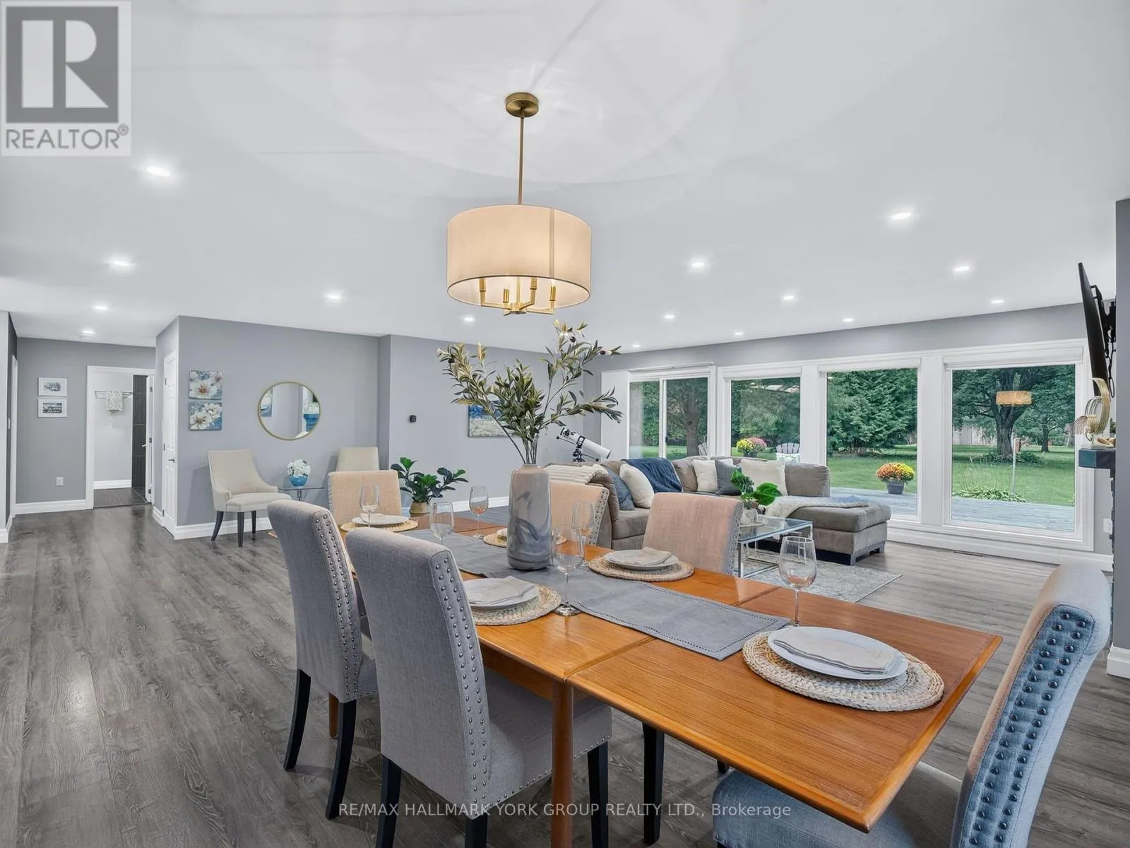 21 BIRCHVIEW DRIVE