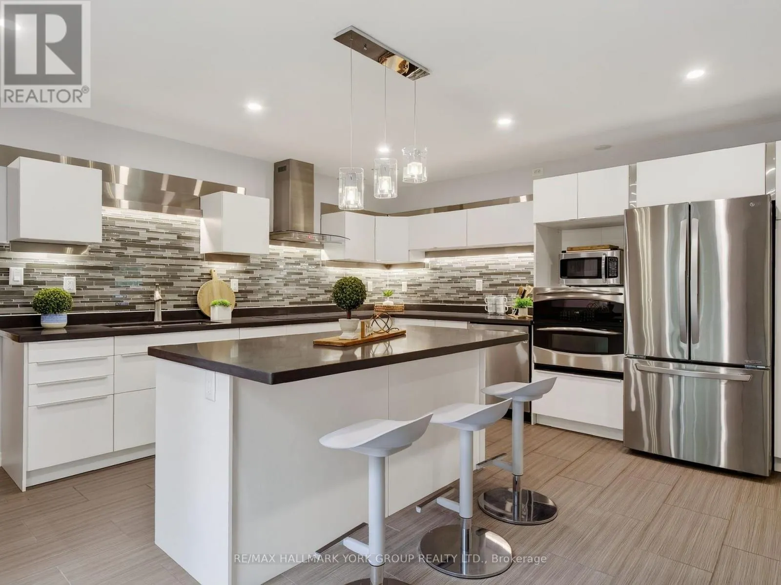 21 BIRCHVIEW DRIVE