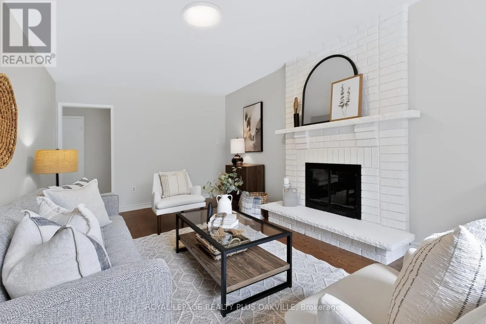 279 HICKORY CIRCLE