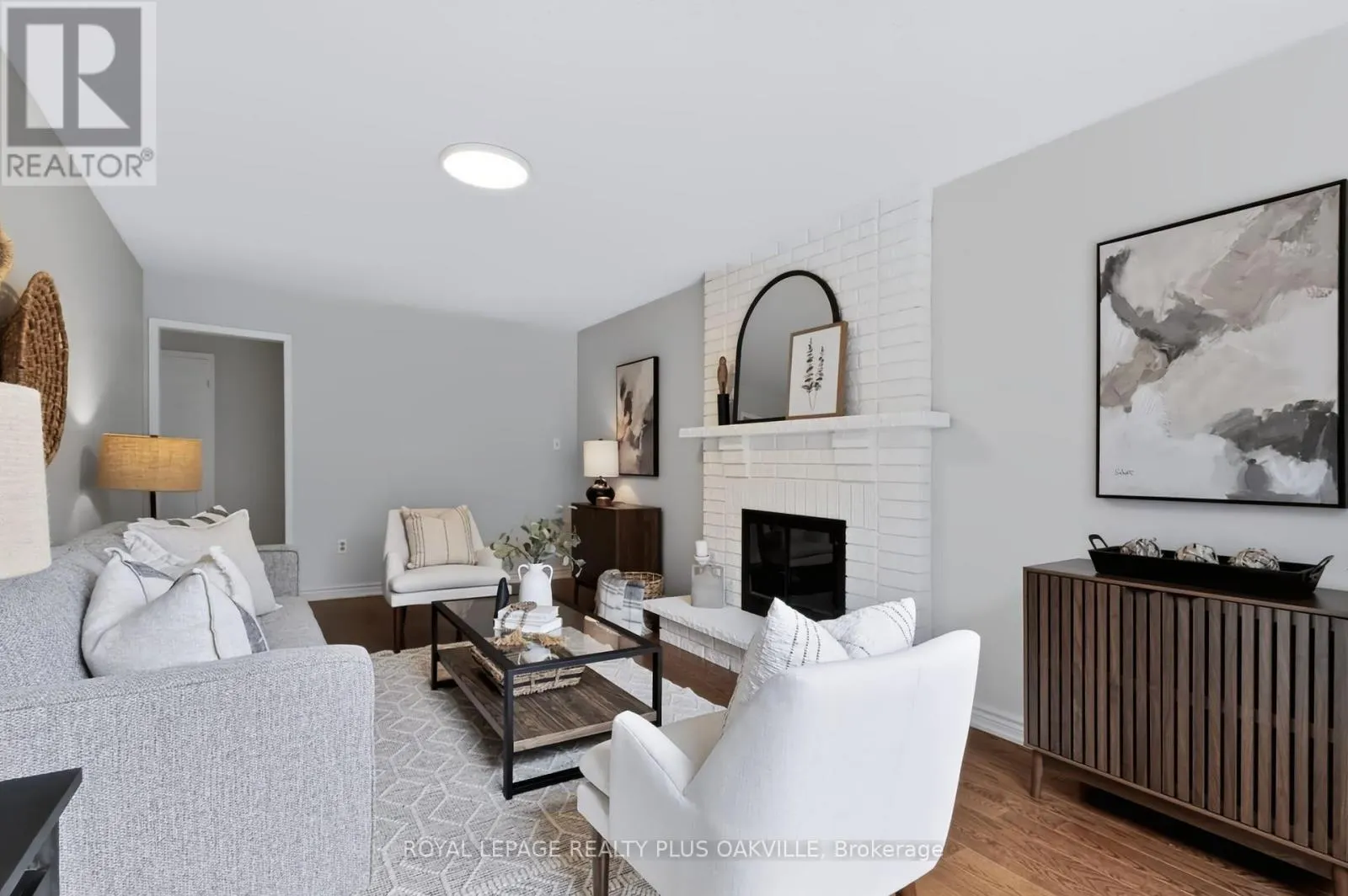 279 HICKORY CIRCLE