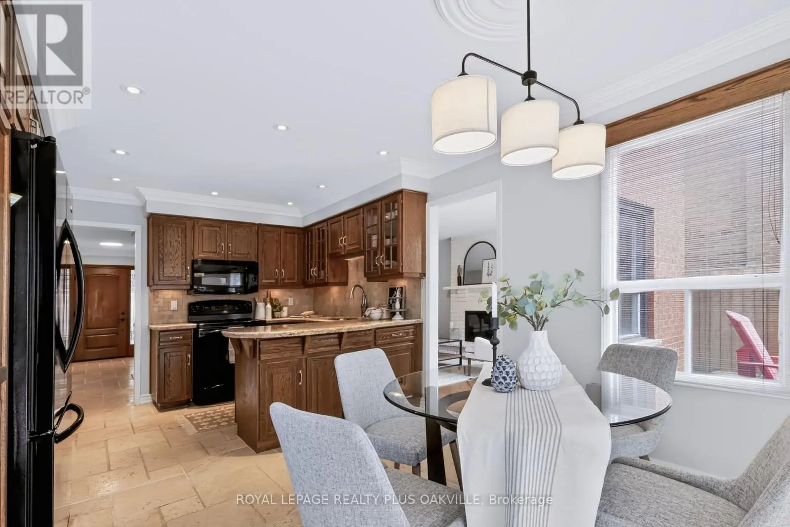 279 HICKORY CIRCLE