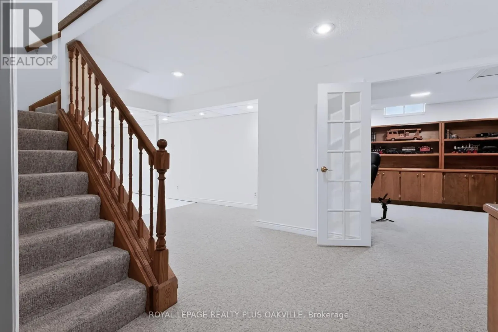 279 HICKORY CIRCLE