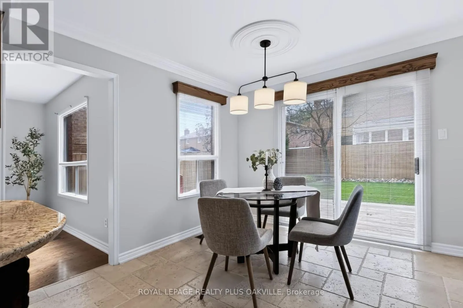 279 HICKORY CIRCLE