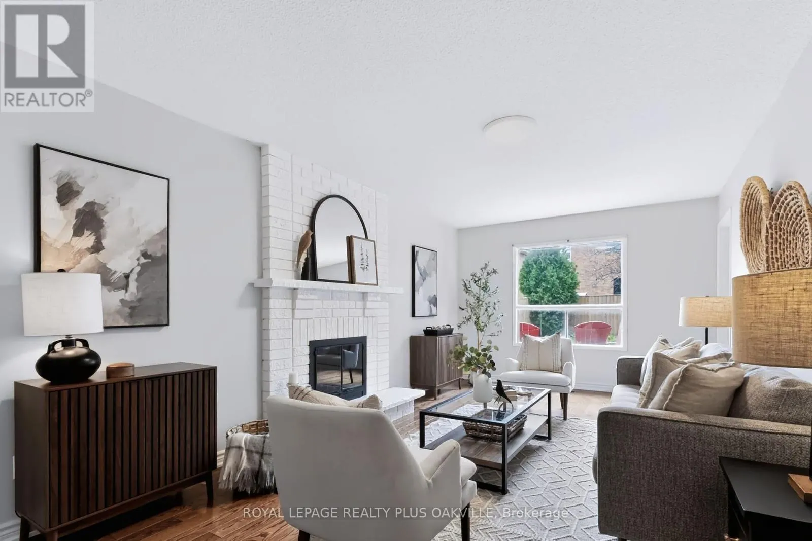 279 HICKORY CIRCLE