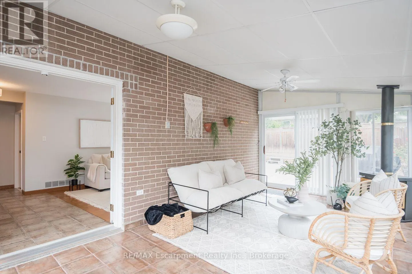 1237 REDBANK CRESCENT