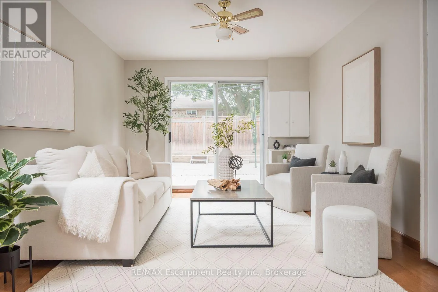 1237 REDBANK CRESCENT