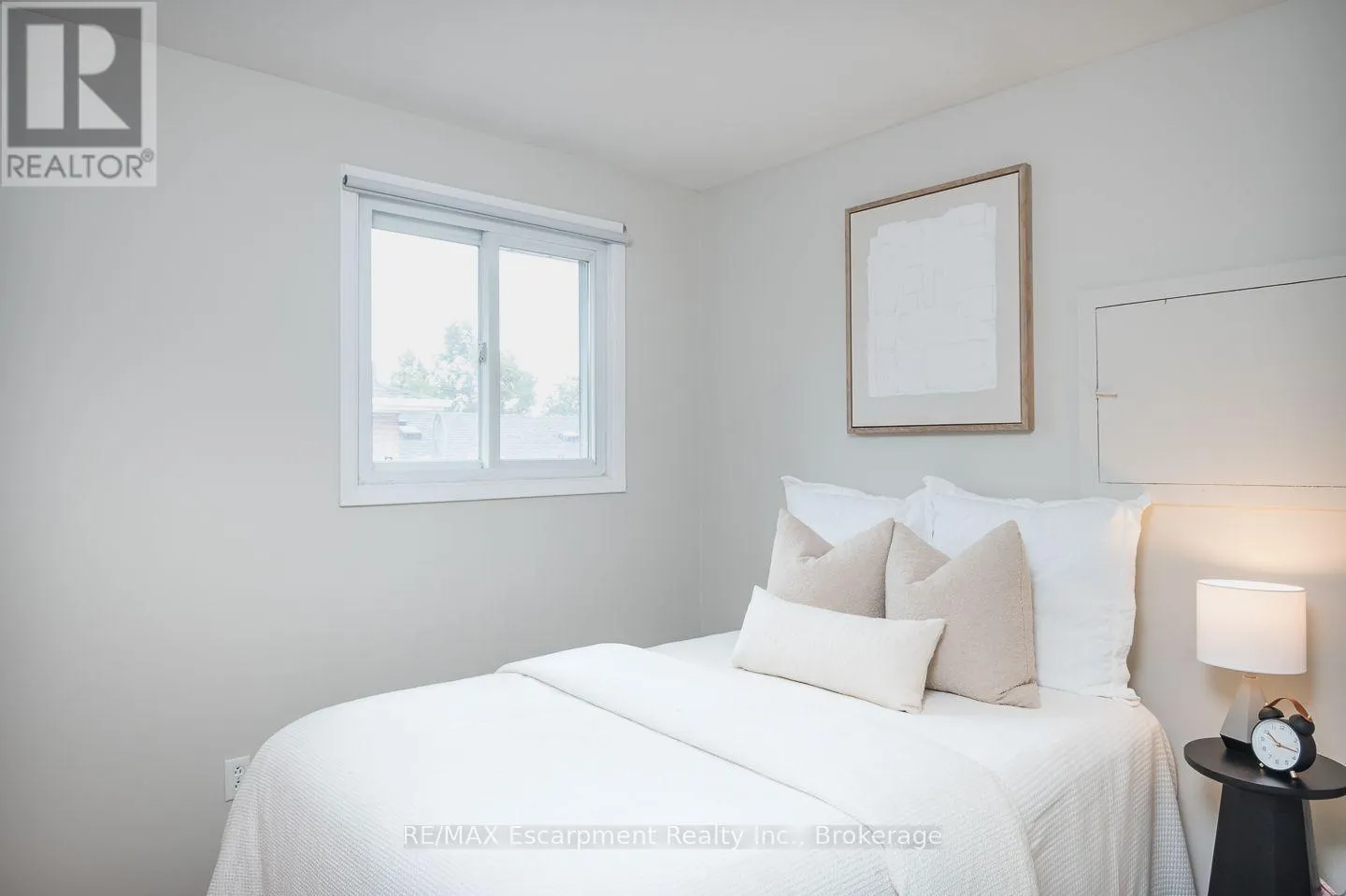 1237 REDBANK CRESCENT