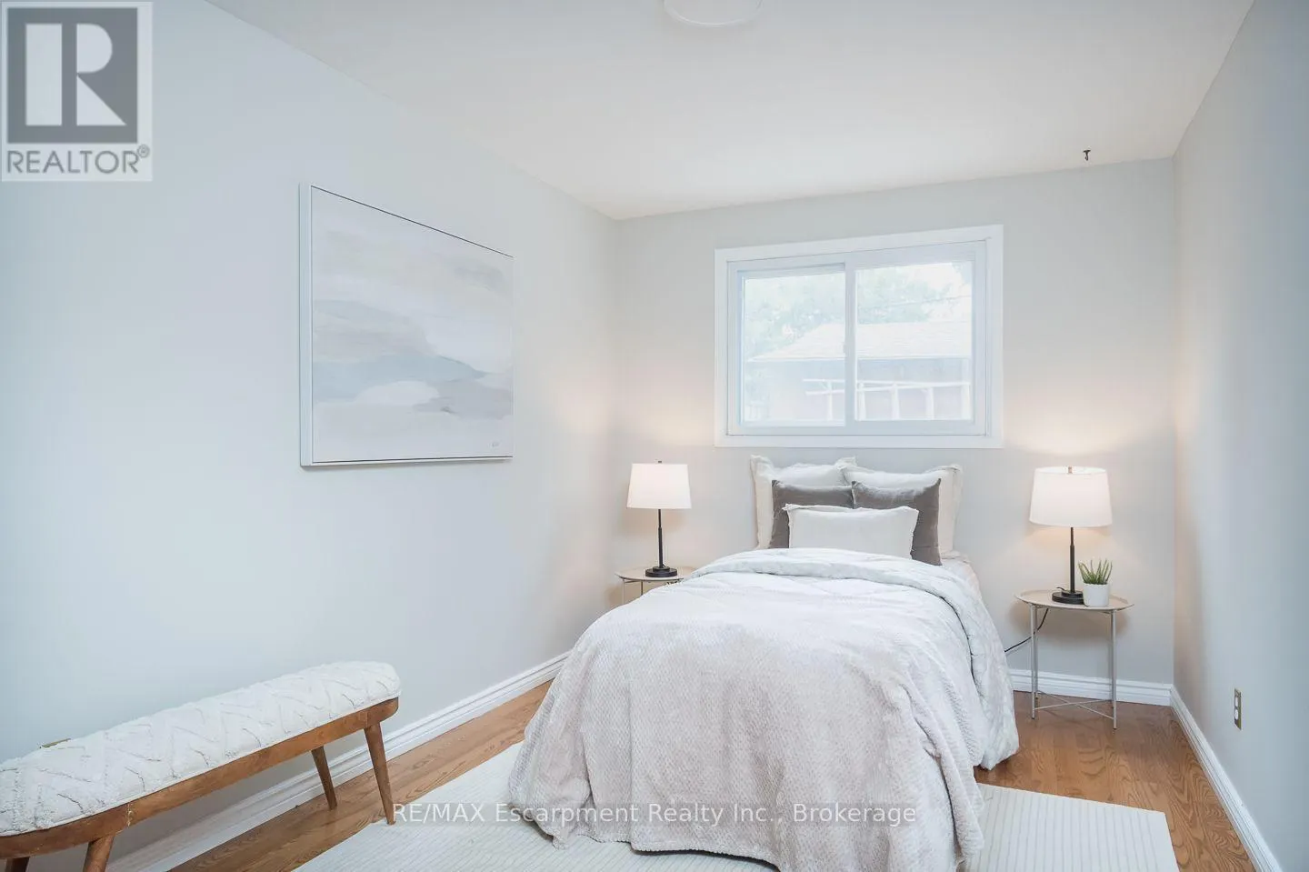 1237 REDBANK CRESCENT