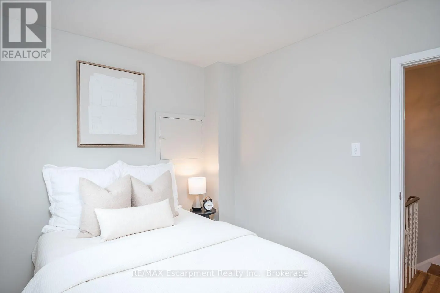 1237 REDBANK CRESCENT
