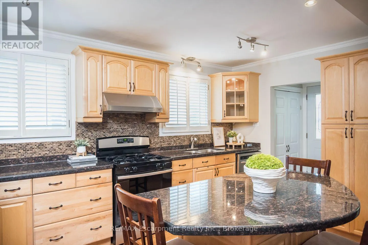 1237 REDBANK CRESCENT