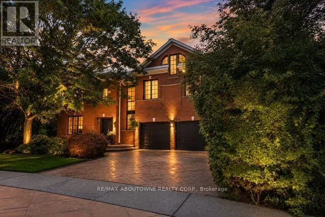 324 OAKRIDGE COURT