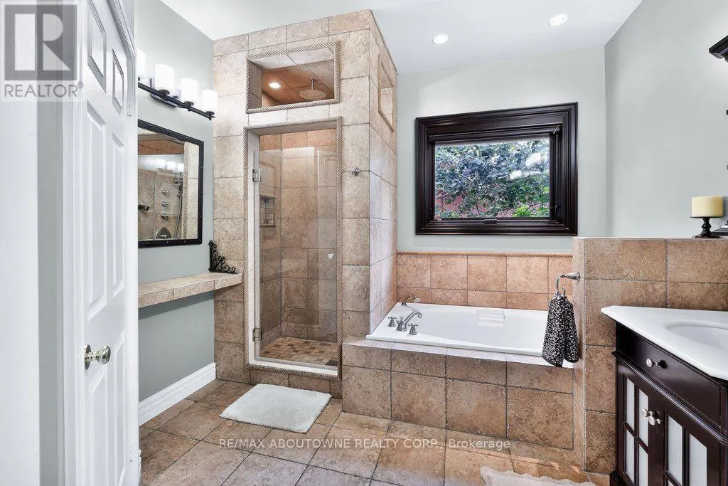 324 OAKRIDGE COURT