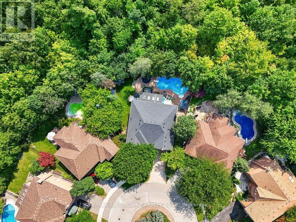 324 OAKRIDGE COURT
